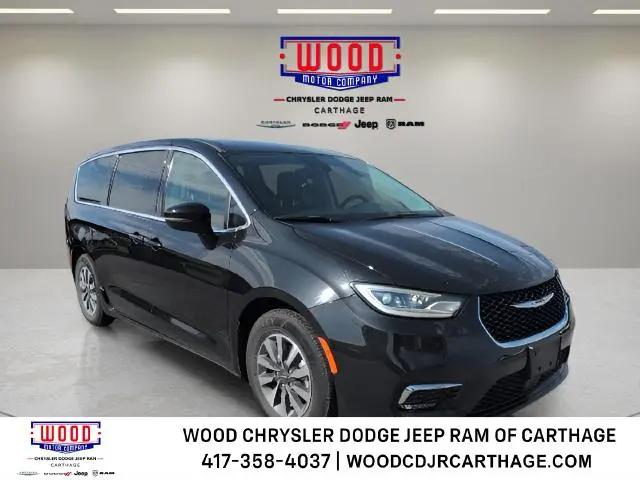2023 Chrysler Pacifica Hybrid Touring L for sale in Carthage, MO