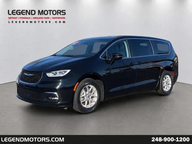 2024 Chrysler Pacifica Touring L for sale in Waterford, MI