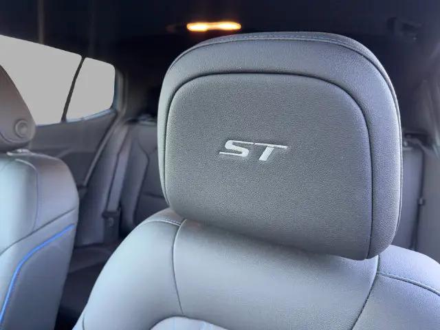 2026 Buick NV Sport Touring FWD