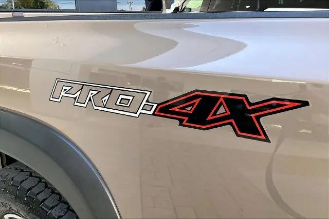 2022 Nissan Frontier Crew Cab PRO-4X 4x4