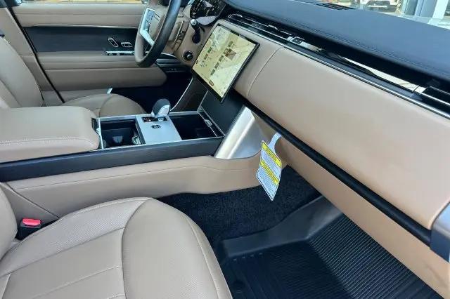 2026 Land Rover Range Rover P530 SE 7 Seat