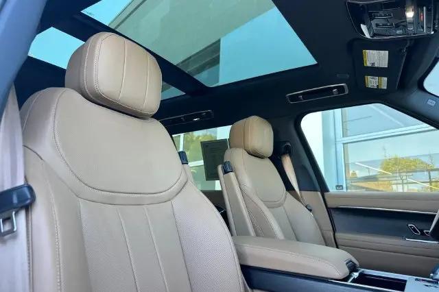 2026 Land Rover Range Rover P530 SE 7 Seat