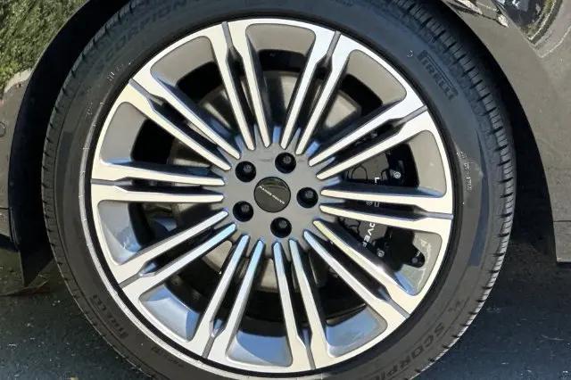 2026 Land Rover Range Rover P530 SE 7 Seat