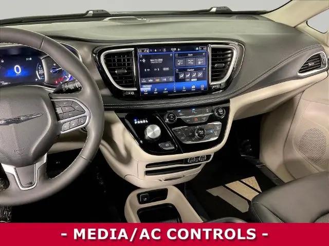 2024 Chrysler Pacifica Hybrid Select