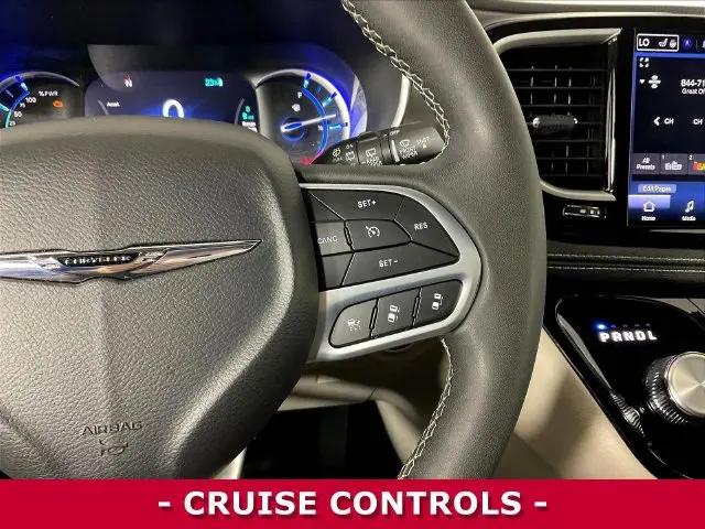 2024 Chrysler Pacifica Hybrid Select