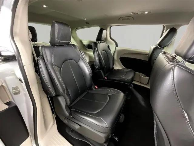 2024 Chrysler Pacifica Hybrid Select