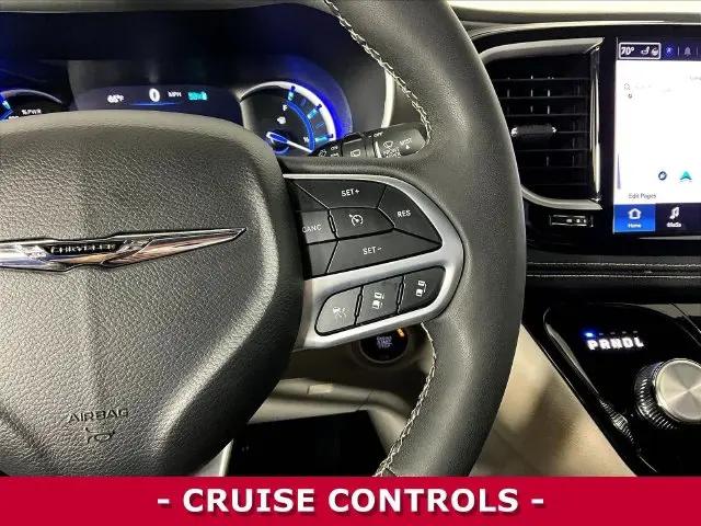 2024 Chrysler Pacifica Hybrid Select