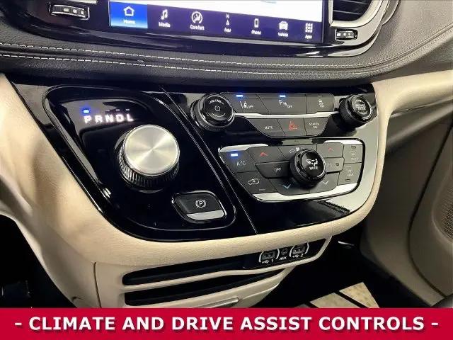 2024 Chrysler Pacifica Hybrid Select