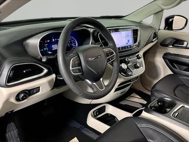 2024 Chrysler Pacifica Hybrid Select