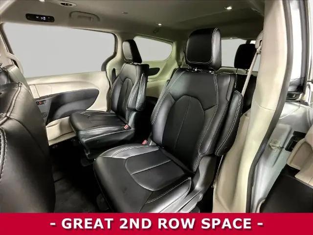 2024 Chrysler Pacifica Hybrid Select