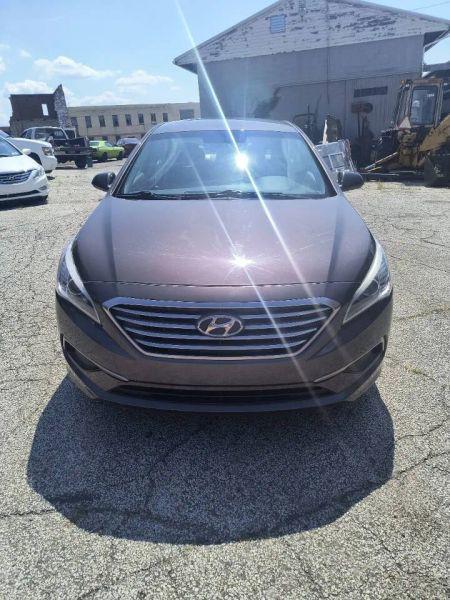 2017 Hyundai Sonata SE for sale in Hartville, OH