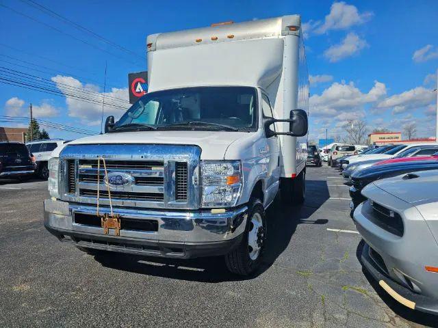 2017 Ford E-450 Cutaway Base