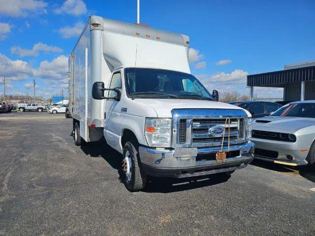 2017 Ford E-450 Cutaway Base