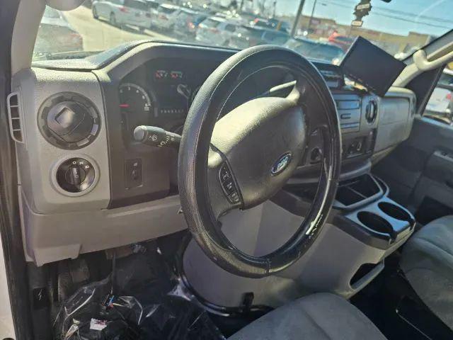 2017 Ford E-450 Cutaway Base