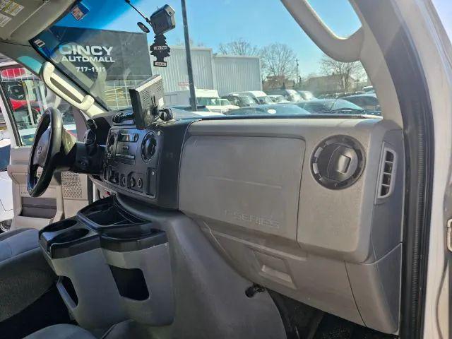 2017 Ford E-450 Cutaway Base