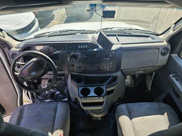 2017 Ford E-450 Cutaway Base