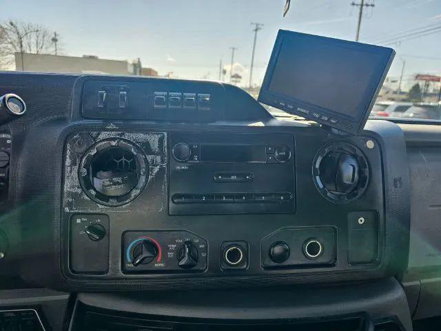 2017 Ford E-450 Cutaway Base