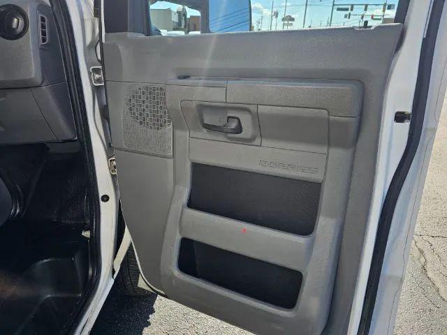 2017 Ford E-450 Cutaway Base
