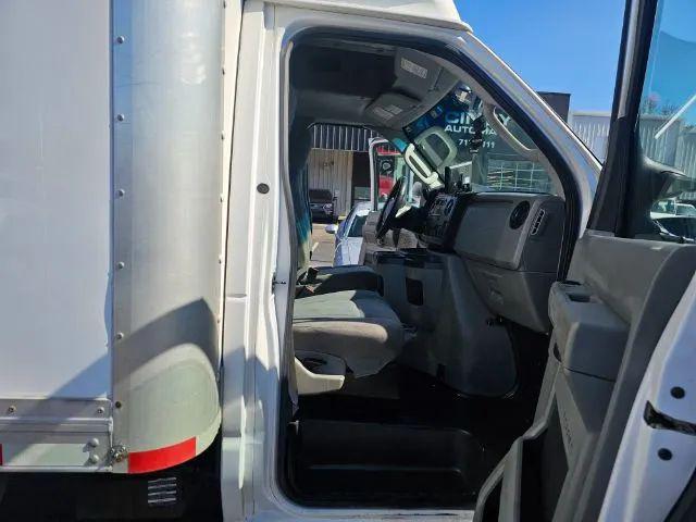 2017 Ford E-450 Cutaway Base