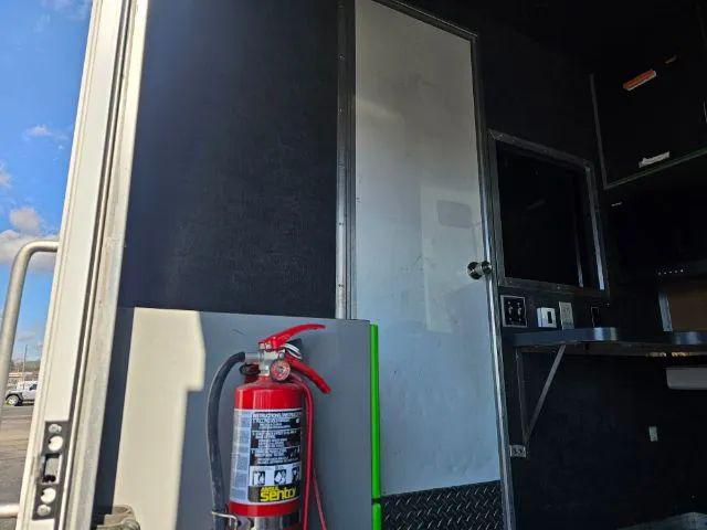 2017 Ford E-450 Cutaway Base