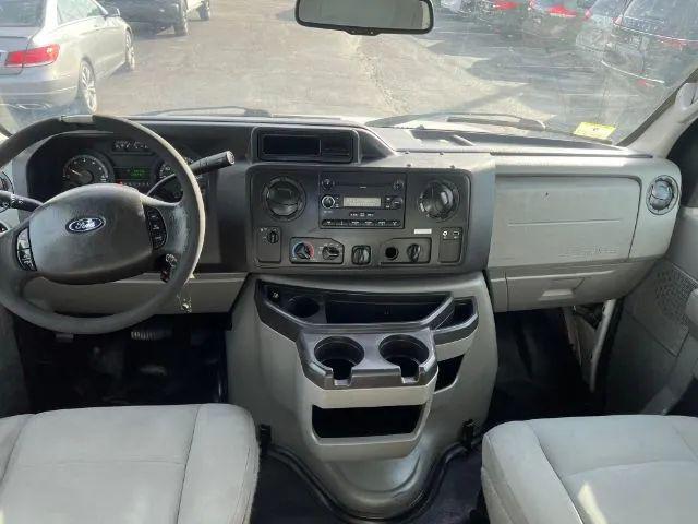 2017 Ford E-350 Cutaway Base