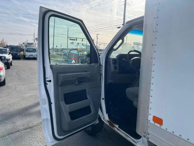 2017 Ford E-350 Cutaway Base