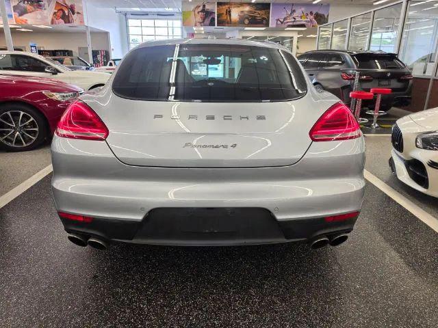 2016 Porsche Panamera 4
