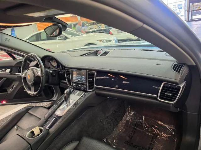 2016 Porsche Panamera 4