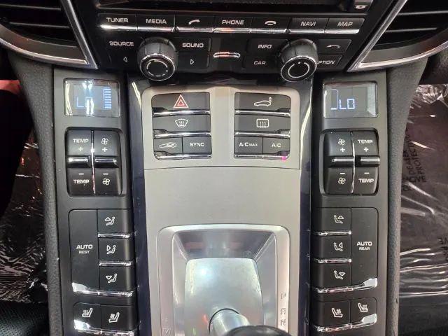 2016 Porsche Panamera 4