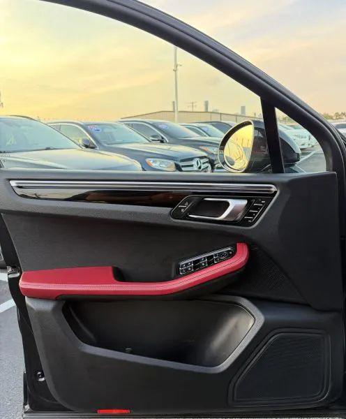 2023 Porsche Macan Base