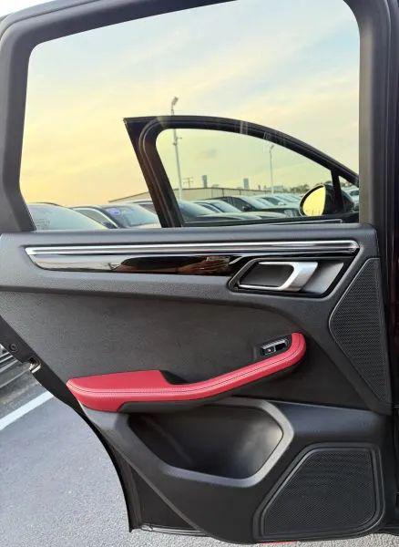 2023 Porsche Macan Base