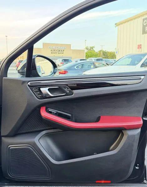 2023 Porsche Macan Base