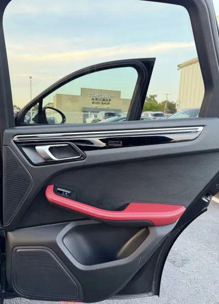 2023 Porsche Macan Base