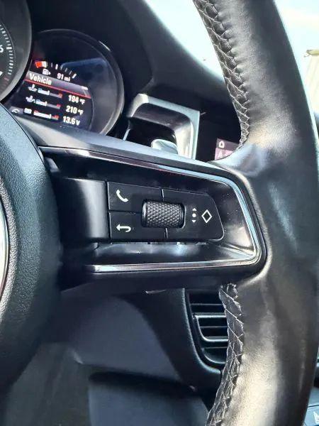 2023 Porsche Macan Base