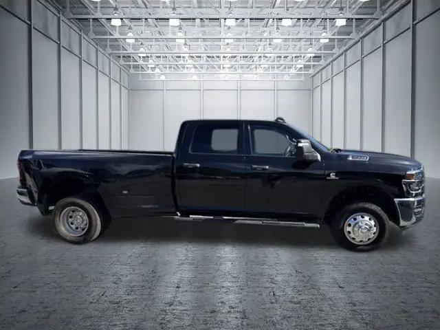 2025 Ram 3500 Tradesman Crew Cab 4x4 8 Box