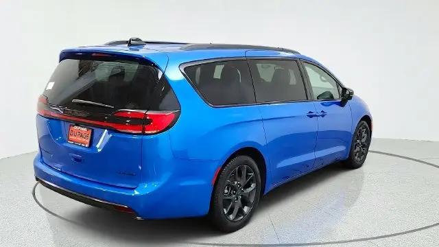 2027 Chrysler Pacifica Limited