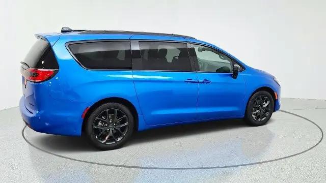 2027 Chrysler Pacifica Limited