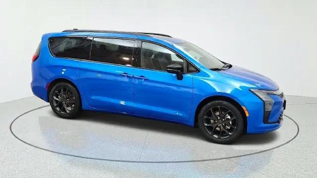 2027 Chrysler Pacifica Limited