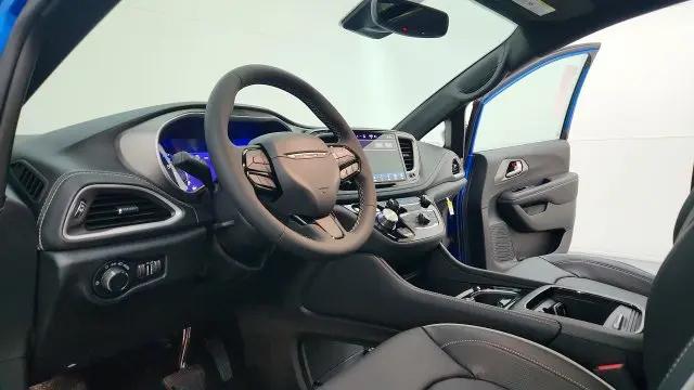 2027 Chrysler Pacifica Limited