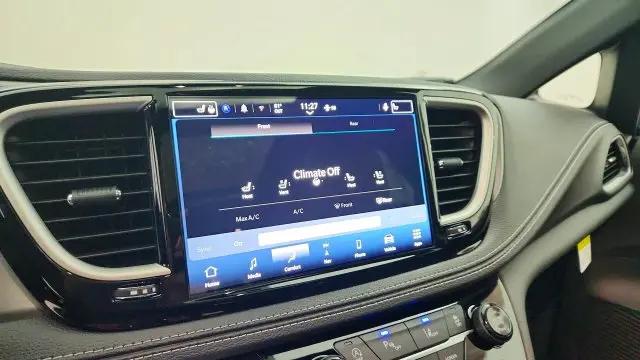 2027 Chrysler Pacifica Limited