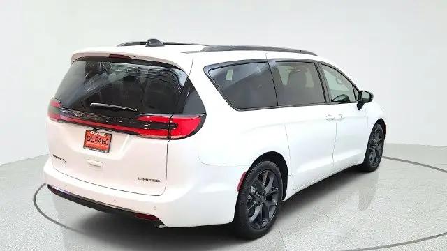 2027 Chrysler Pacifica Limited