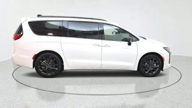 2027 Chrysler Pacifica Limited