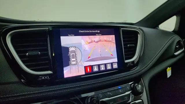 2027 Chrysler Pacifica Limited