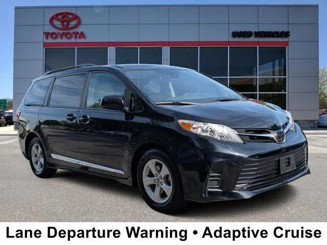 2020 Toyota Sienna LE 2020 Toyota Sienna LE