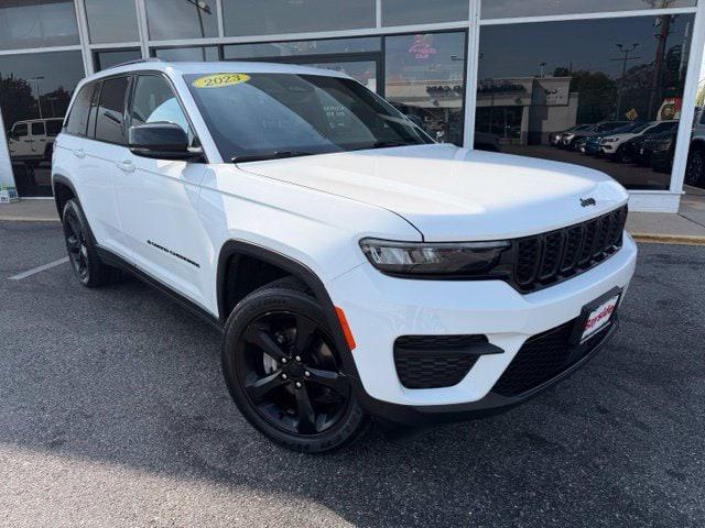 2023 Jeep Grand Cherokee Altitude 4x4 2023 Jeep Grand Cherokee Altitude 4x4