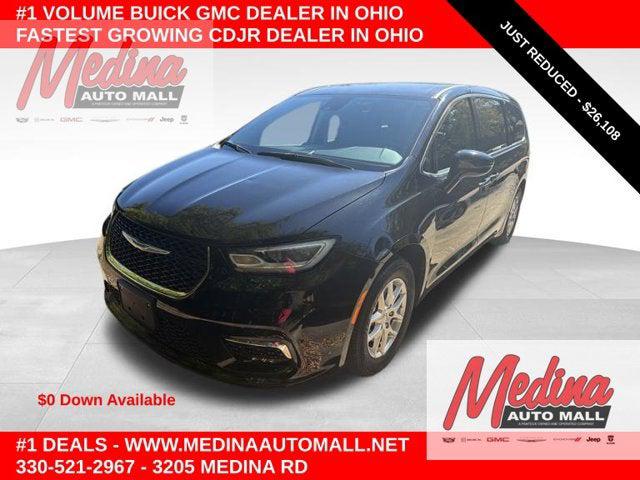 2024 Chrysler Pacifica Touring L for sale in Medina, OH