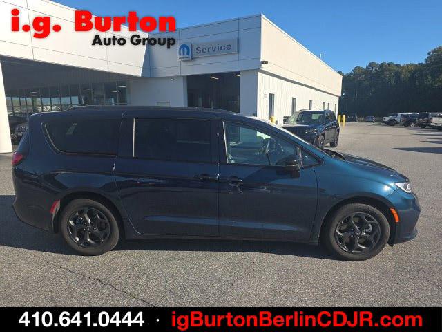 2025 Chrysler Pacifica Hybrid Premiuim S Appearance Package