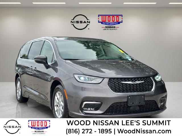 2023 Chrysler Pacifica Touring L for sale in Lee's Summit, MT