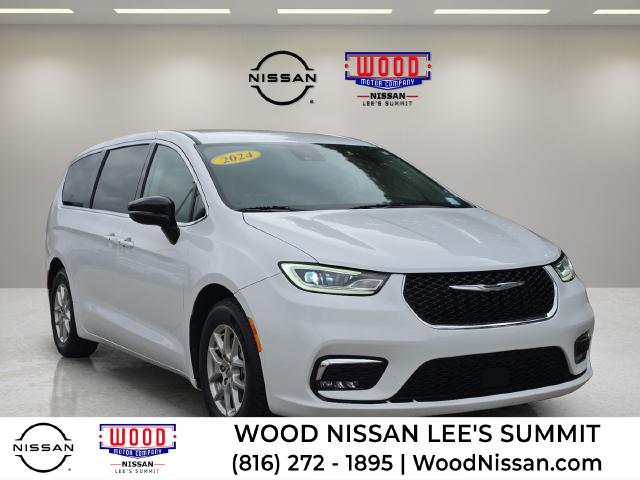 2024 Chrysler Pacifica Touring L for sale in Lee's Summit, MT
