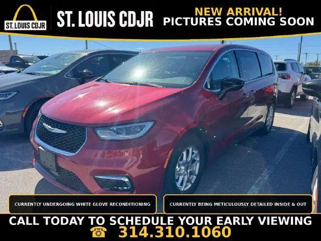 2024 Chrysler Pacifica Touring L for sale in Bridgeton, MO